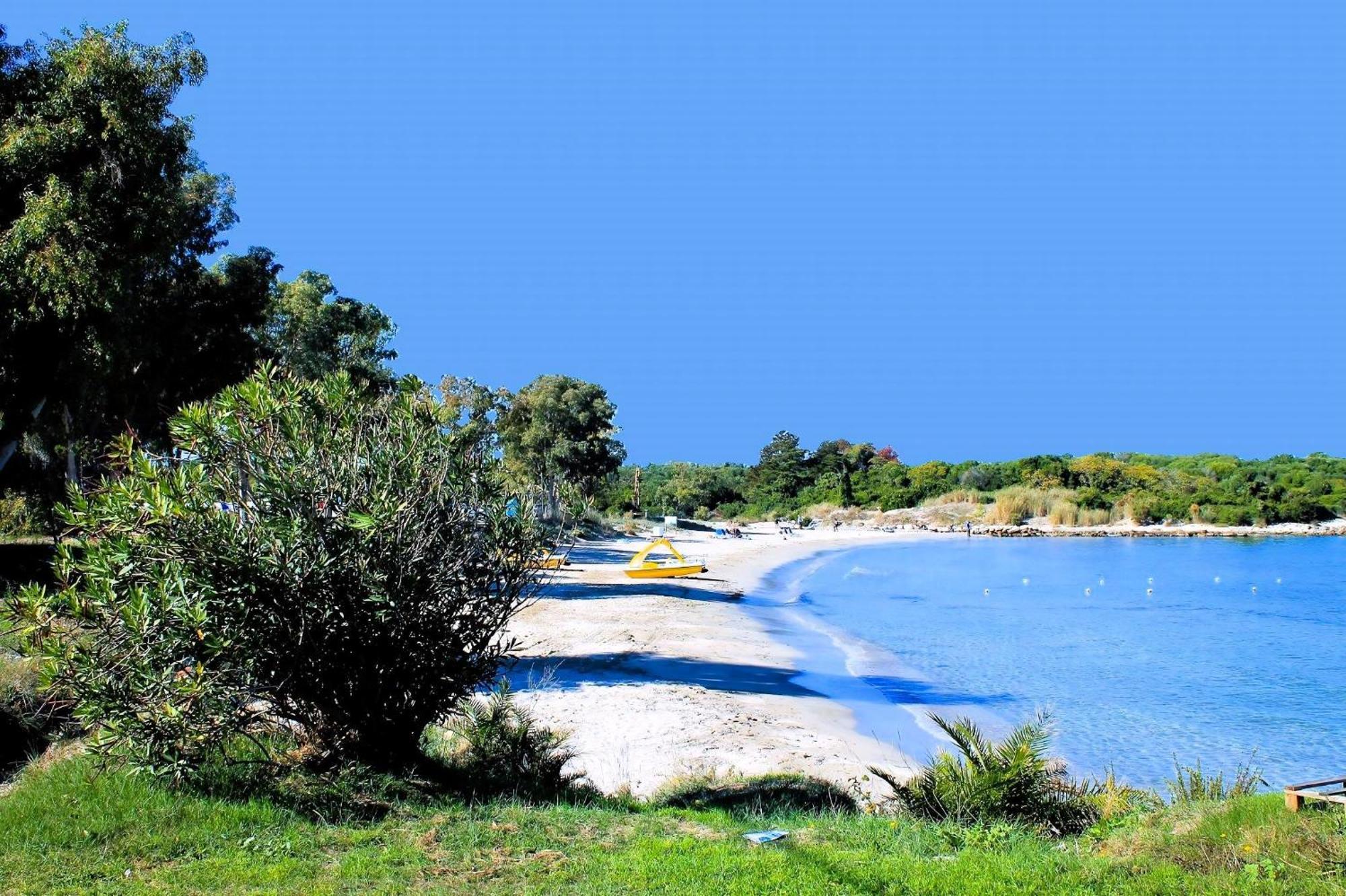 Geraeumige Mit Zwei Schlafzimmern In Der Naehe Des Sandstrandes Peritheia